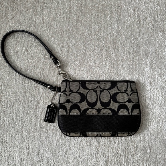 Coach Signature Logo Black and Cream Wristlet with Original Coach Tag - Picture 1 of 4